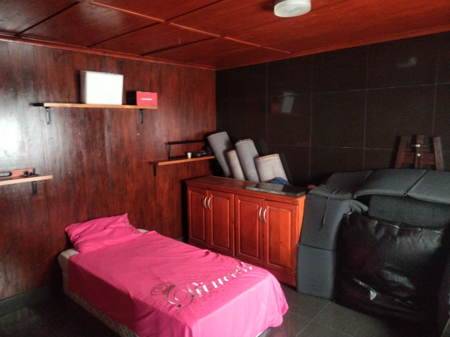 7 Bedroom Property for Sale in Brackenfell Central Western Cape